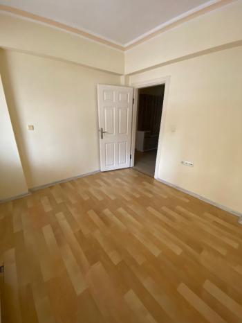 GÜVENAY - ÇORUM ÜÇTUTLAR F. SULTAN MEHMET OKULU YANI SATILIK DAİRE