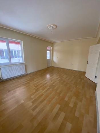 GÜVENAY - ÇORUM ÜÇTUTLAR F. SULTAN MEHMET OKULU YANI SATILIK DAİRE