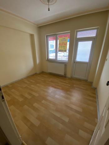 GÜVENAY - ÇORUM ÜÇTUTLAR F. SULTAN MEHMET OKULU YANI SATILIK DAİRE