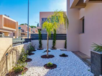 Kıbrıs Girne Çatalköy Bölgesinde Özel Yüzme Havuzlu 4+1 Lüks Modern Satılık Villalar