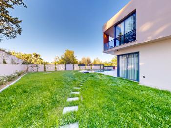 Kıbrıs Girne Çatalköy Bölgesinde Özel Yüzme Havuzlu 4+1 Lüks Modern Satılık Villalar