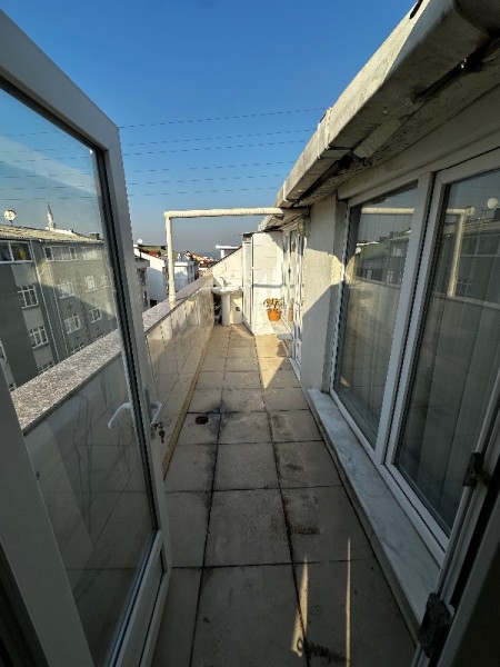 Akşemsettin Metro’ya 3 Dk 1+1 Çatı Katı Kiralık Daire
