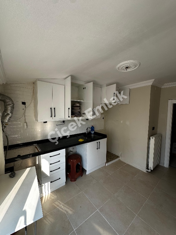 Akşemsettin Metro’ya 3 Dk 1+1 Çatı Katı Kiralık Daire