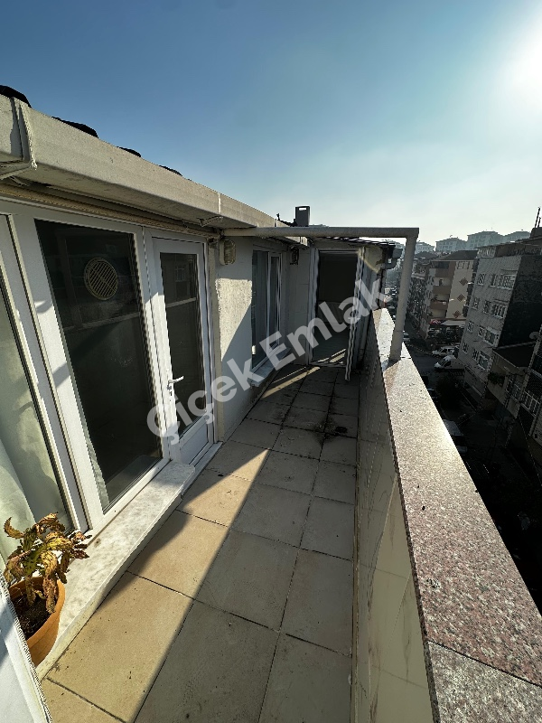 Akşemsettin Metro’ya 3 Dk 1+1 Çatı Katı Kiralık Daire