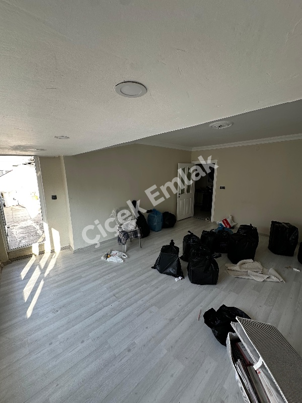 Akşemsettin Metro’ya 3 Dk 1+1 Çatı Katı Kiralık Daire