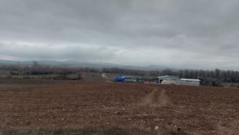 AFYYON ÜÇOK EMLAKTAN İHSANİYE KAYIHAN  KUNDUZLU KÖYÜNDE 28.300M² SATILIK TARLA 