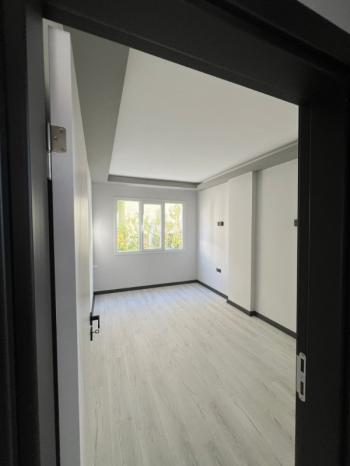  ALTINKUM’DA DENİZE YÜRÜME MESAFESİNDE SIFIR 2+1 DAİRE!