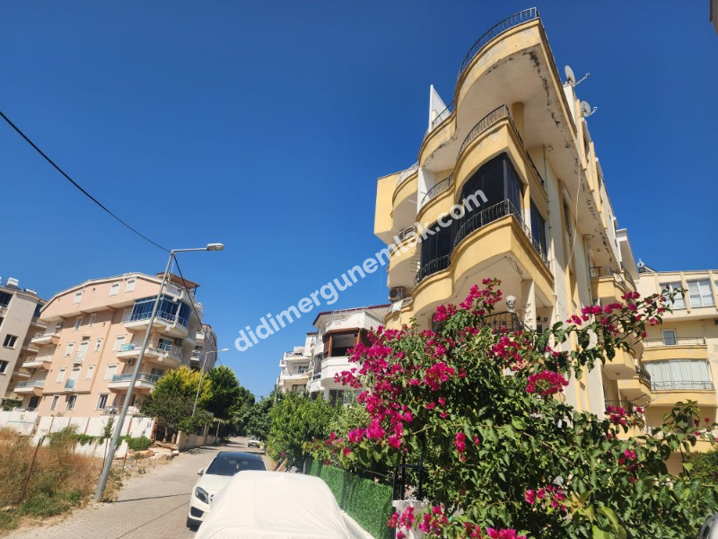 DİDİM ALTINKUM MAHALLESİNDE DENİZE 100 METRE AÇIK MUTFAKLI 2+1 SATILIK DAİRE