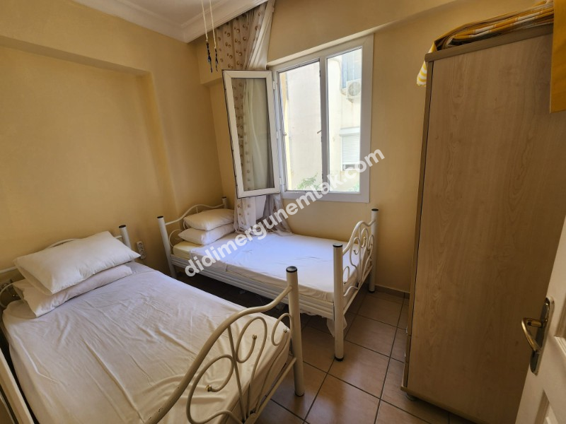 DİDİM ALTINKUM MAHALLESİNDE DENİZE 100 METRE AÇIK MUTFAKLI 2+1 SATILIK DAİRE