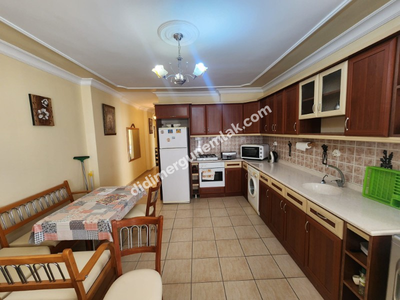 DİDİM ALTINKUM MAHALLESİNDE DENİZE 100 METRE AÇIK MUTFAKLI 2+1 SATILIK DAİRE