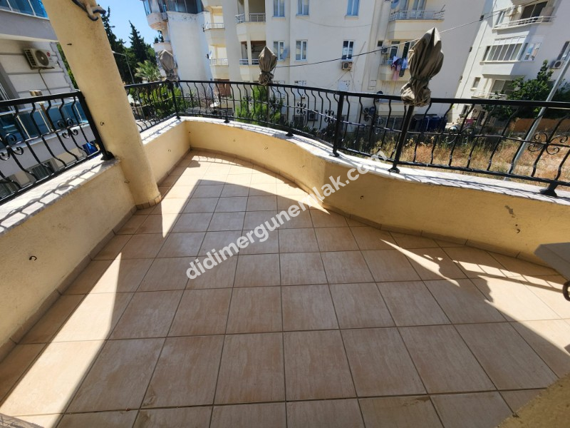 DİDİM ALTINKUM MAHALLESİNDE DENİZE 100 METRE AÇIK MUTFAKLI 2+1 SATILIK DAİRE