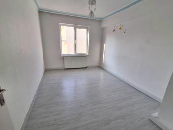 GÜVENAY - ÇORUM GÜLABİBEY ATA CADDESİ ÜZERİ SATILIK 2+1 DAİRE