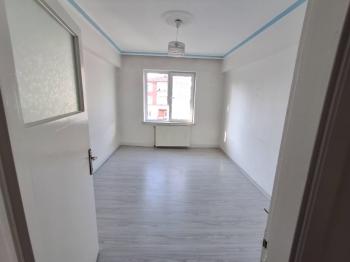 GÜVENAY - ÇORUM GÜLABİBEY ATA CADDESİ ÜZERİ SATILIK 2+1 DAİRE