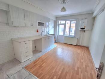 GÜVENAY - ÇORUM GÜLABİBEY ATA CADDESİ ÜZERİ SATILIK 2+1 DAİRE