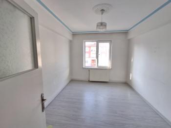 GÜVENAY - ÇORUM GÜLABİBEY ATA CADDESİ ÜZERİ SATILIK 2+1 DAİRE