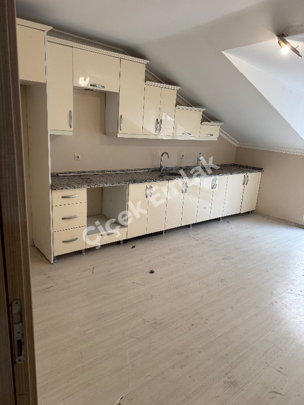 Çırçır’da Asansörlü 4+1 Yeni Kiralık Dubleks