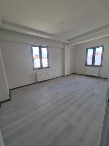 Güvenay - Çorum Çepni Mahallesi Fen Lisesi Bölgesi 3+1 Sıfır Daire