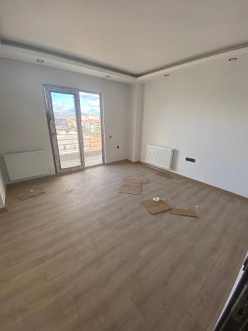 GÜVENAY - ÇORUM KALE BEST BENZİNLİK CİVARI 3+1 SATILIK DAİRE 