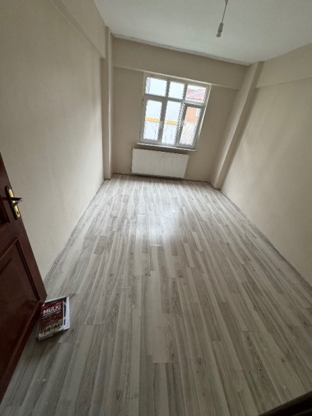 Çırçır Metro’ya 2 Dk 2+1 Arakat Balkonlu Kiralık Daire