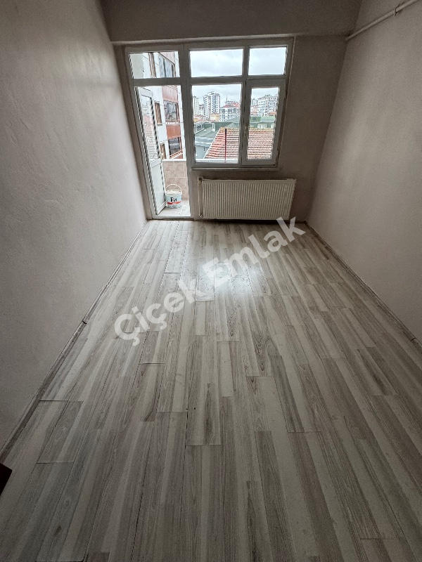 Çırçır Metro’ya 2 Dk 2+1 Arakat Balkonlu Kiralık Daire