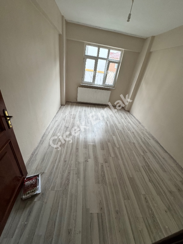 Çırçır Metro’ya 2 Dk 2+1 Arakat Balkonlu Kiralık Daire