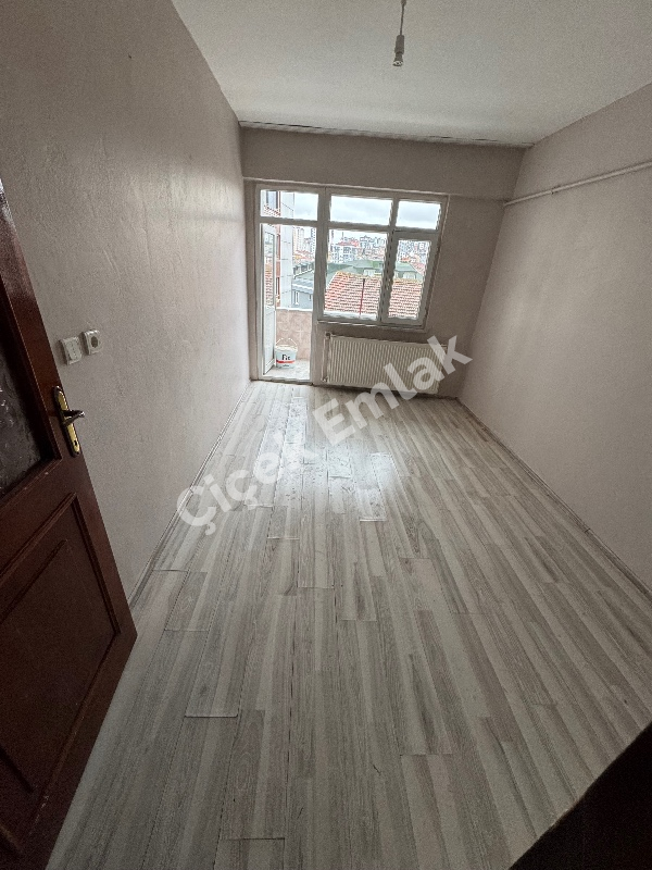 Çırçır Metro’ya 2 Dk 2+1 Arakat Balkonlu Kiralık Daire