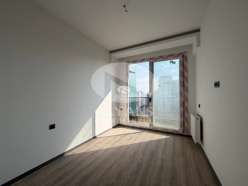 ALYANS'TAN YAŞAMAKTAN KEYİF ALACAĞINIZ LÜKS SİTE İÇERİSİNDE 1+1