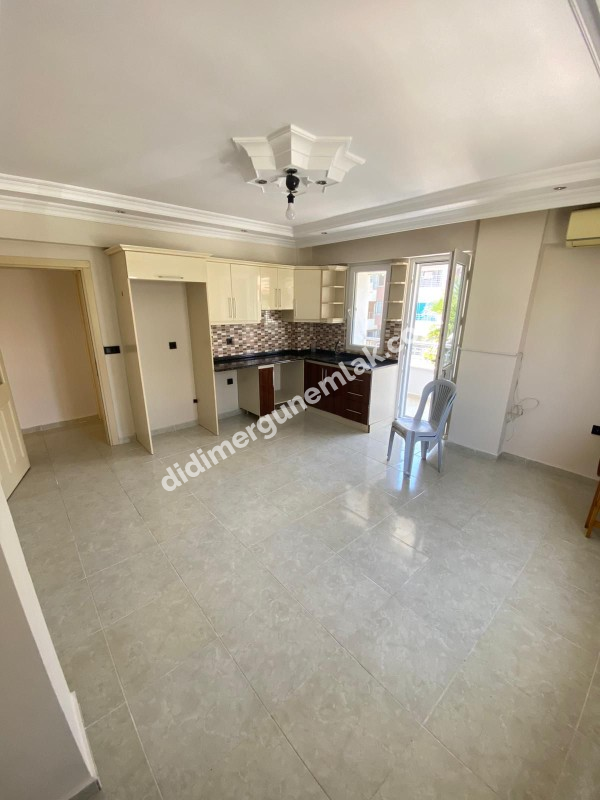 YENİ MAHALLE’DE SATILIK 2+1 AÇIK MUTFAKLI GENİŞ BALKONLU DAİRE