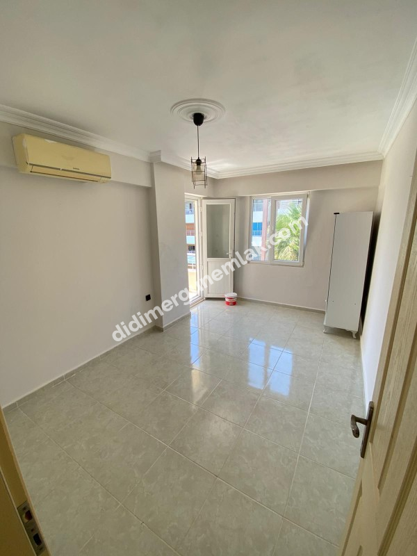 YENİ MAHALLE’DE SATILIK 2+1 AÇIK MUTFAKLI GENİŞ BALKONLU DAİRE