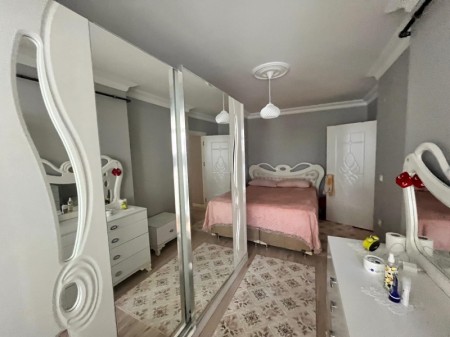 Çırçır'da Cadde'de Otoparklı Asansörlü Bina'da 3+1 Satılık Dubleks