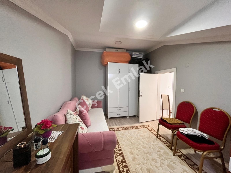 Çırçır'da Cadde'de Otoparklı Asansörlü Bina'da 3+1 Satılık Dubleks