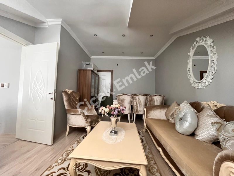 Çırçır'da Cadde'de Otoparklı Asansörlü Bina'da 3+1 Satılık Dubleks