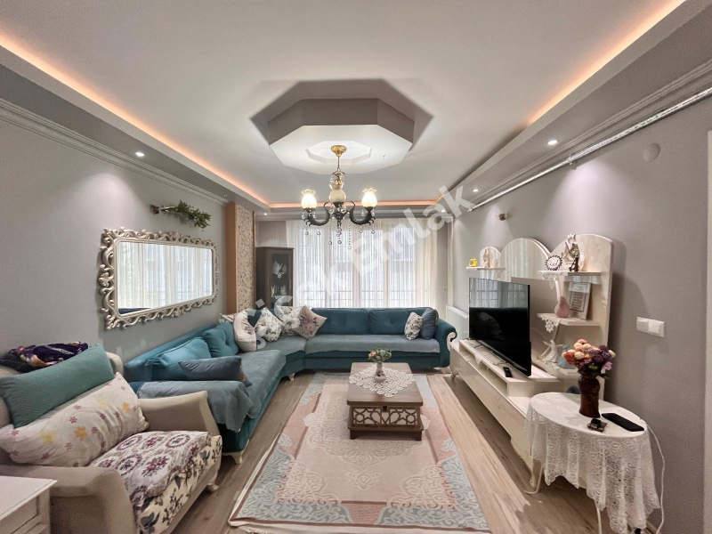 Çırçır'da Cadde'de Otoparklı Asansörlü Bina'da 3+1 Satılık Dubleks