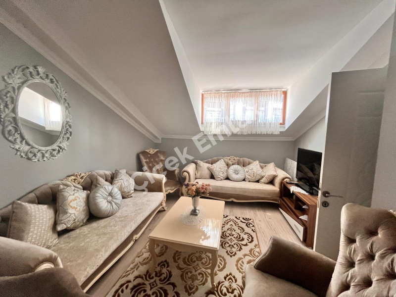 Çırçır'da Cadde'de Otoparklı Asansörlü Bina'da 3+1 Satılık Dubleks