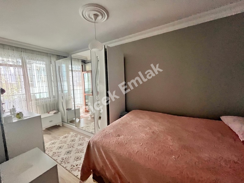 Çırçır'da Cadde'de Otoparklı Asansörlü Bina'da 3+1 Satılık Dubleks