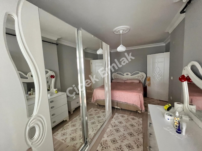 Çırçır'da Cadde'de Otoparklı Asansörlü Bina'da 3+1 Satılık Dubleks