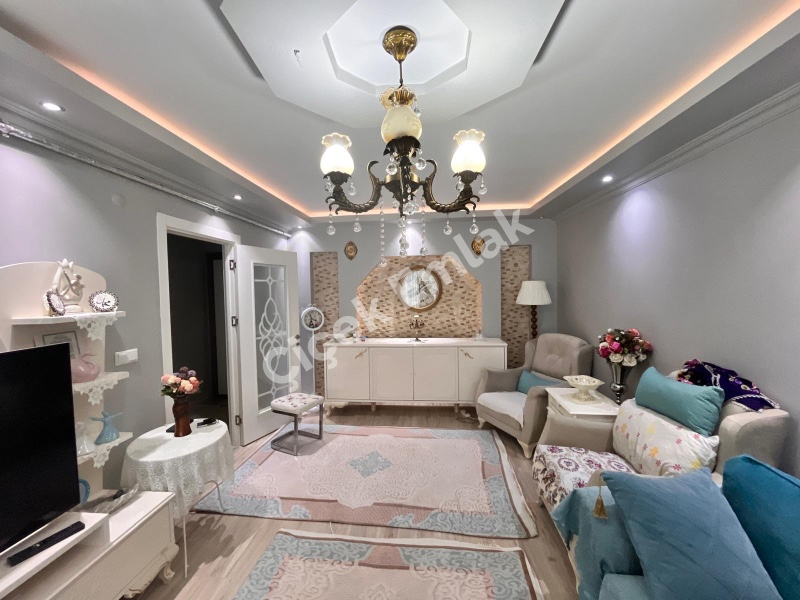 Çırçır'da Cadde'de Otoparklı Asansörlü Bina'da 3+1 Satılık Dubleks