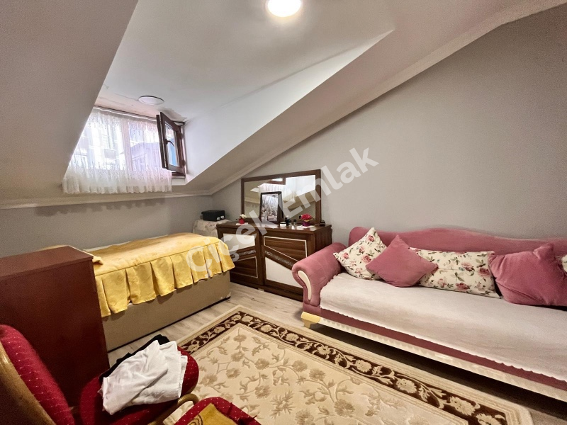 Çırçır'da Cadde'de Otoparklı Asansörlü Bina'da 3+1 Satılık Dubleks