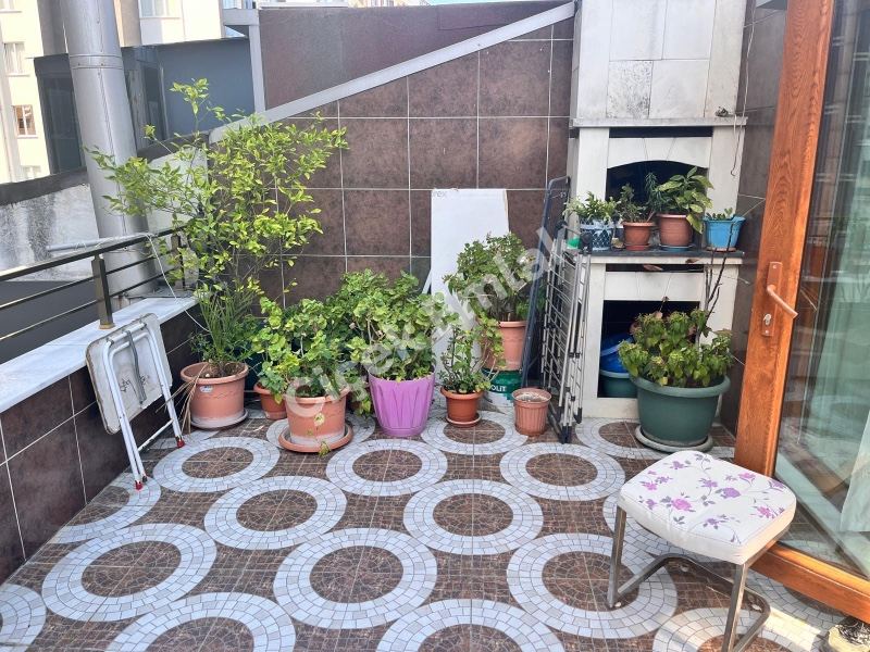 Çırçır'da Cadde'de Otoparklı Asansörlü Bina'da 3+1 Satılık Dubleks