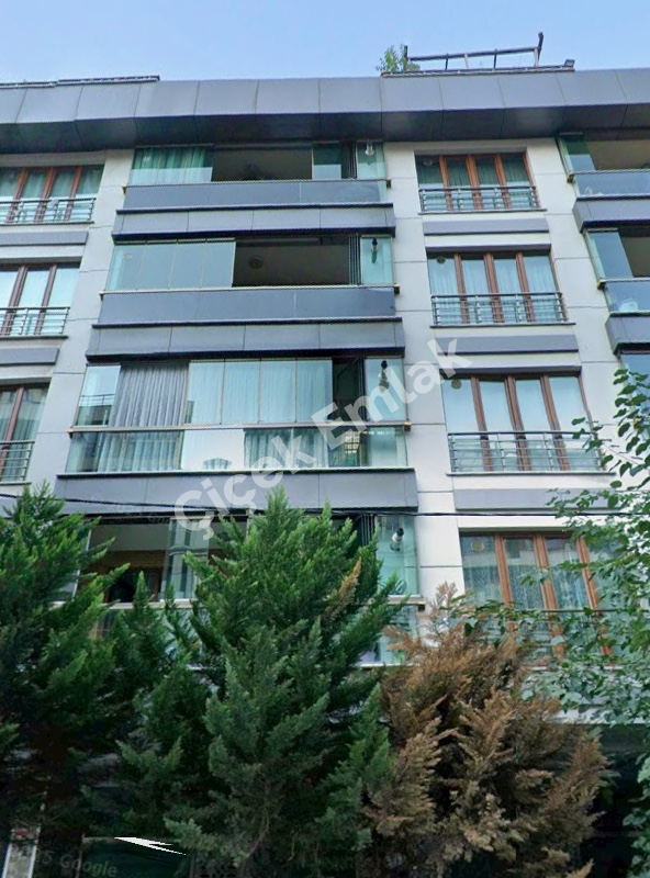 Çırçır'da Cadde'de Otoparklı Asansörlü Bina'da 3+1 Satılık Dubleks