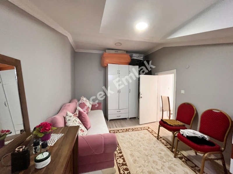 Çırçır'da Cadde'de Otoparklı Asansörlü Bina'da 3+1 Satılık Dubleks