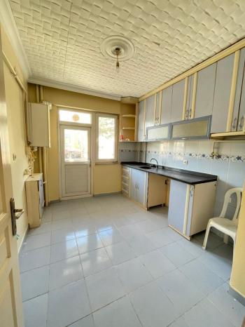 AFYON ÜÇOK EMLAKTAN FATİH MAH KİRALIK 3+1 TEMİZ BAKIMLI 1 KAT DAİRE