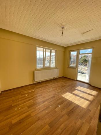 AFYON ÜÇOK EMLAKTAN FATİH MAH KİRALIK 3+1 TEMİZ BAKIMLI 1 KAT DAİRE