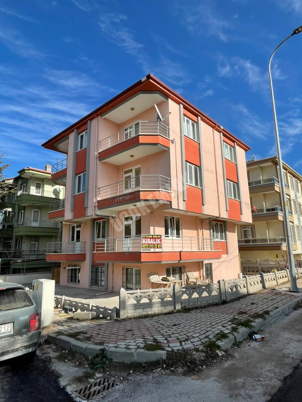 AFYON ÜÇOK EMLAKTAN FATİH MAH KİRALIK 3+1 TEMİZ BAKIMLI 1 KAT DAİRE