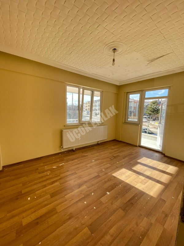 AFYON ÜÇOK EMLAKTAN FATİH MAH KİRALIK 3+1 TEMİZ BAKIMLI 1 KAT DAİRE