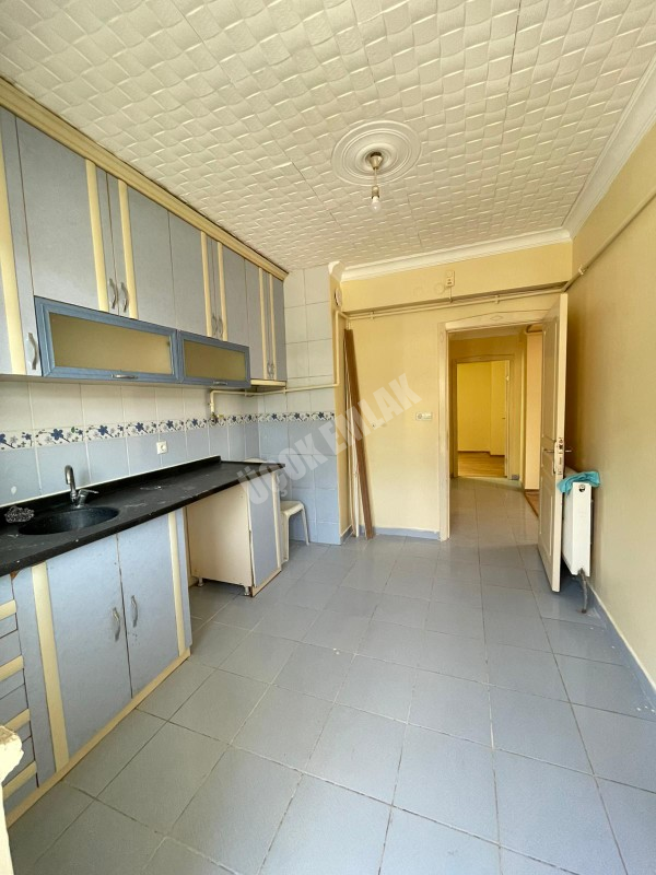 AFYON ÜÇOK EMLAKTAN FATİH MAH KİRALIK 3+1 TEMİZ BAKIMLI 1 KAT DAİRE