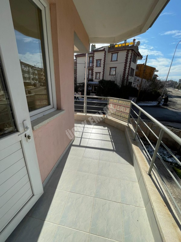 AFYON ÜÇOK EMLAKTAN FATİH MAH KİRALIK 3+1 TEMİZ BAKIMLI 1 KAT DAİRE