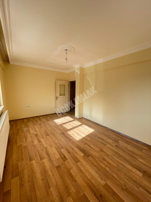 AFYON ÜÇOK EMLAKTAN FATİH MAH KİRALIK 3+1 TEMİZ BAKIMLI 1 KAT DAİRE