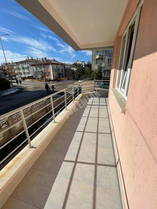 AFYON ÜÇOK EMLAKTAN FATİH MAH KİRALIK 3+1 TEMİZ BAKIMLI 1 KAT DAİRE