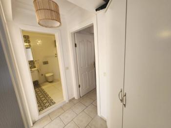  ÇAMLIK MAHALLESİ’NDE HAVUZLU SİTE İÇERİSİNDE SATILIK EŞYALI 2+1 DAİRE